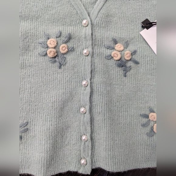 ✨HOST PICK✨ASTR the Label Bouquet Cardigan - Picture 4 of 5
